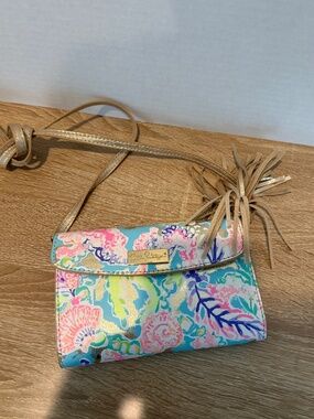 Lilly Pulitzer Bahama crossbody/wallet vegan leather adjustable/removable straps